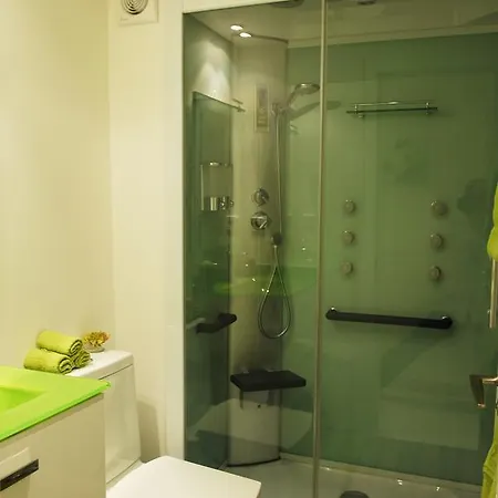 Green Home Apartment *